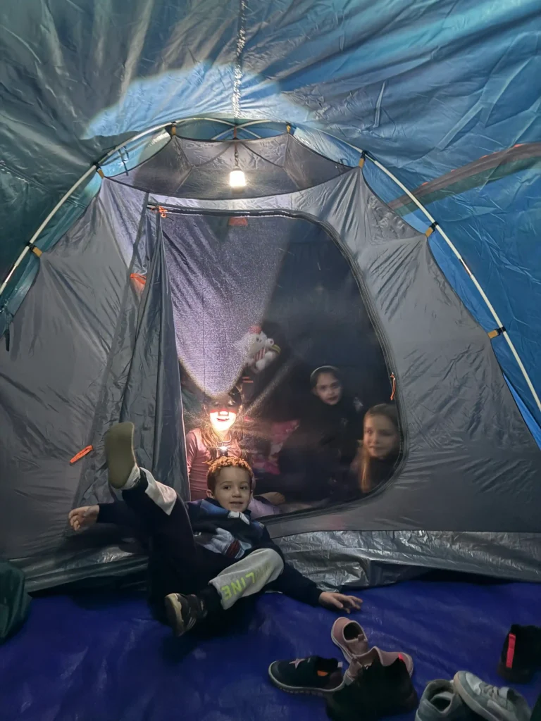 Famílias concordianas reunidas no acampamento de Dia dos Pais